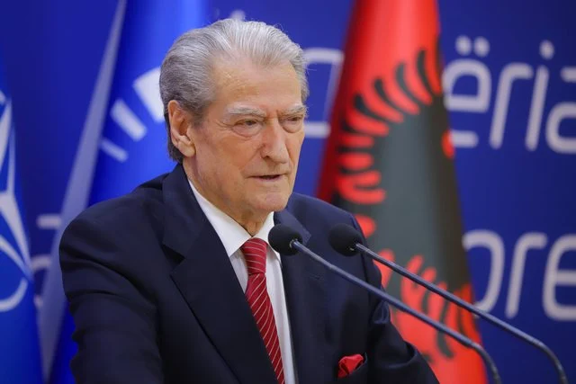Berisha apel shqiptarëve: A jeni të gatshëm të sakrifikoni për votën e lirë?