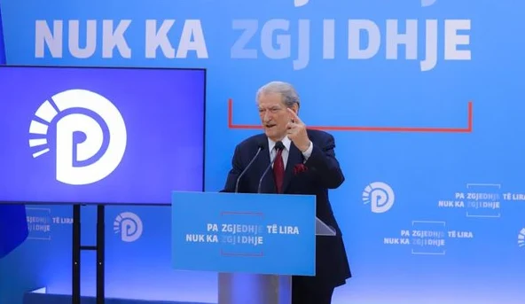 Berisha denoncon me pamje: Xhabaftët terrorizuan votuesit për votat në Vorë