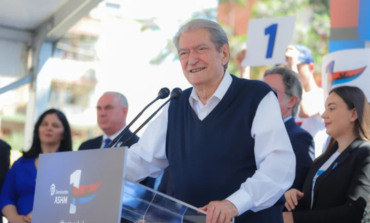 Berisha kërkon votën në Peqin: Më 11 maj votoni ndryshimin! Në 100 ditët e para të qeverisjes nuk do të ketë pensione nën 200 euro