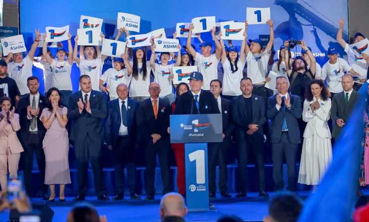 Berisha mbyll fushatën në Durrës! Kreu demokrat kërkon votën: Në 100 ditë realizojmë premtimet kryesore