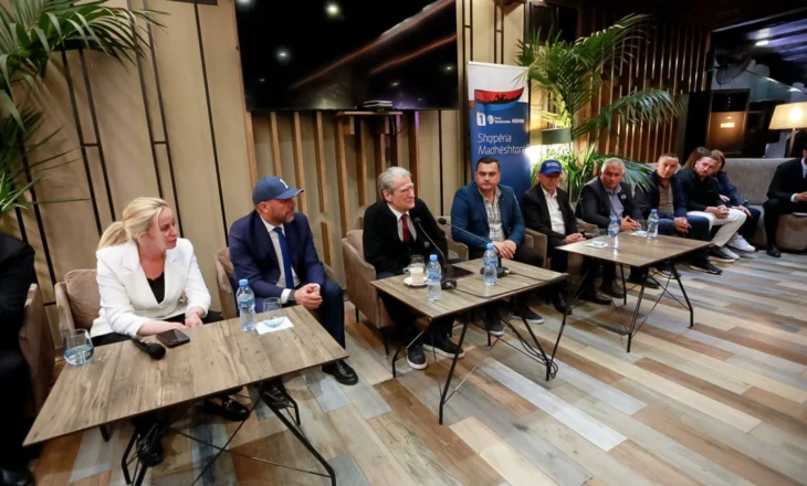 Berisha me banorët e Klosit: “Big brotheri” i Edi Ramës mori fund, Trump ia shtypi kokën Sorosit