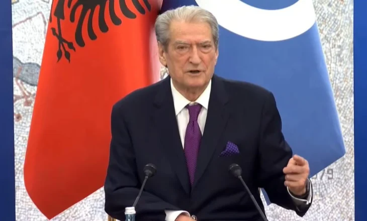 Berisha mund të udhëtojë drejt SHBA-së? Precedentët me Maduron, Ahmadinexhadin dhe zyrtarë rusë që morën vizë me statusin ‘non grata’