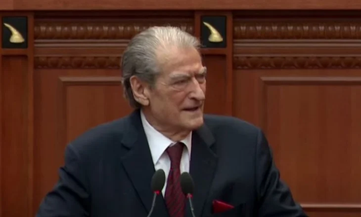 Berisha në Kuvend: Kartelet e vrasësve dhe drogës sjellin në këtë parlament 28 deputetë, më e ndershme do ishte të vinte këtu Xhevdet Troplini e Altin Hajri