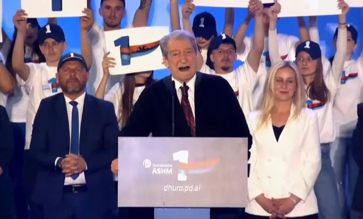 Berisha në Peshkopi: Ta shpëtojmë Shqipërinë më 11 maj, t’u kthejmë paratë shqiptarëve