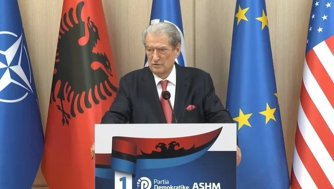 Berisha nuk pranon zgjedhjet: Protestë në ditën e Samitit të Europës tek Bulevardi ”Zogu i Parë”