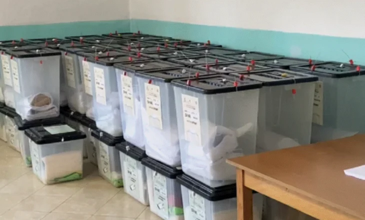 Berisha u premtoi lirinë, por ndëshkohet/ Të paraburgosurit në Durrës votojnë PS