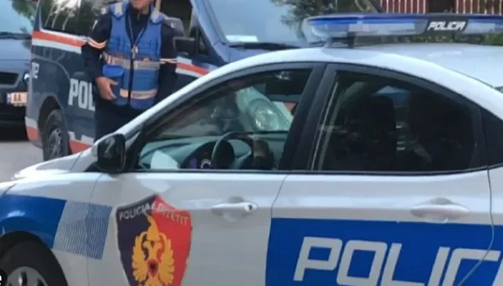 Bie në prangat e policisë 20-vjeçari në Rinas i shpallur në kërkim/ E mashtroi dhe i zhvati paratë…