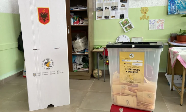 Bllokohet përkohësisht procesi i votimit në Papër të Elbasanit pas sinjalizimeve për parregullsi