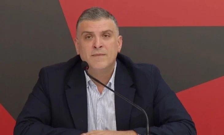 Blushi thirrje shqiptarëve: Votoni Nr.1 për paga dinjitoze dhe arsim të fuqizuar!