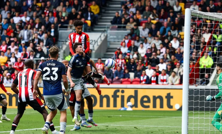 Brentford “leksion” Man. United, Newcastle shpëton në fund. “Paqe” në derbin londinez (video)