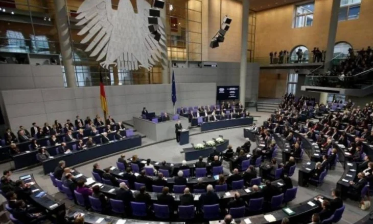 Bundestagu gjerman aprovon buxhetin e ri për mbrojtje, 5% e buxhetit do të shkojë për ushtrinë