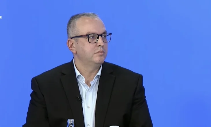“Çdokush që mendon ndryshe, sulmohet nga qeveria e Kurtit”/ Sekretari i PDK, Gjoshi: VV mbron ministrin e korruptuar