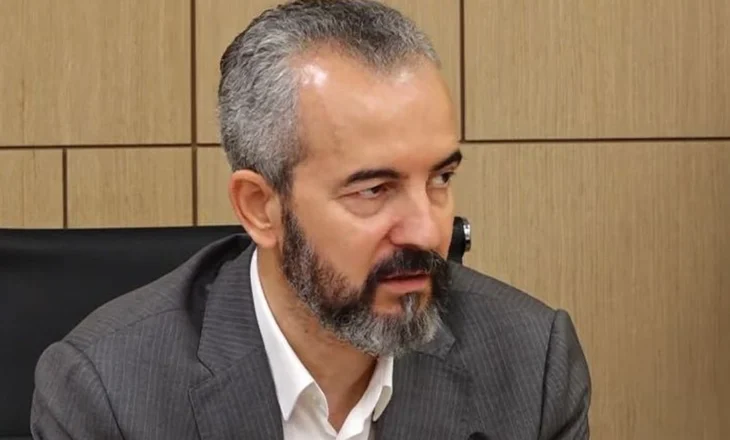 Celibashi rendit problematikat: 21 mijë zarfe nuk janë dorëzuar, për Greqinë kemi marrë masa