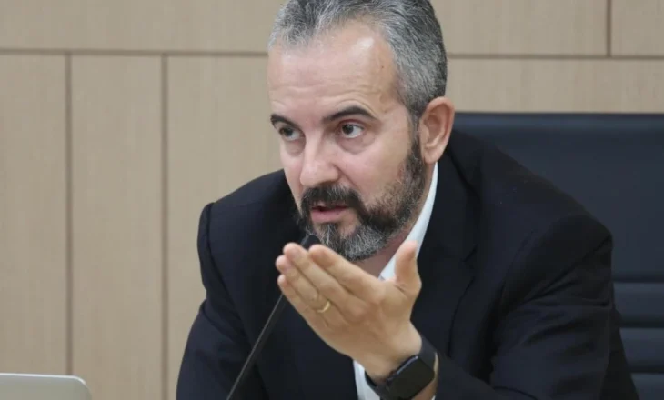 Celibashi tregon numrin e fletëve të votimit të mbërritura nga jashtë, kreu i KQZ: Ç’ndodh nëse kërkohet rinumërim për Greqinë