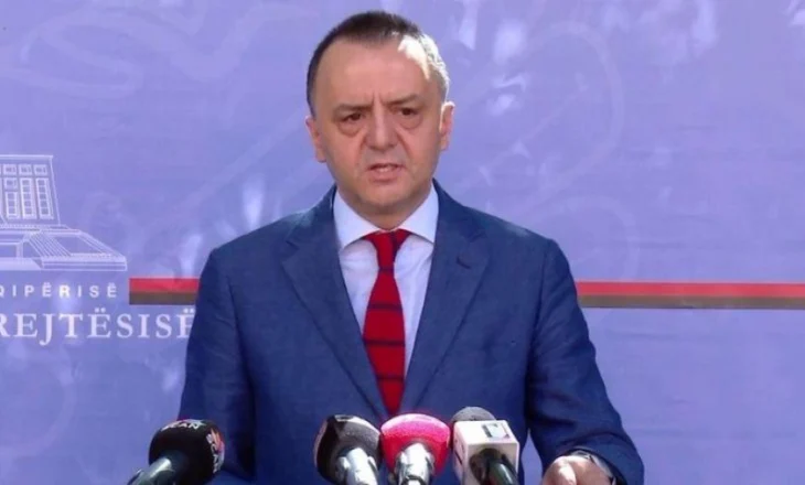 Ceremonia/ Artan Lame përcillet të martën për në banesën e fundit