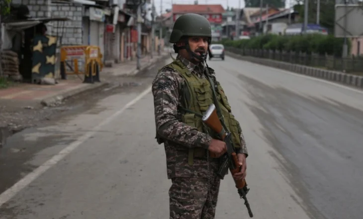 “Çfarë dreqin ndodhi me armëpushimin?”/ Shpërthime me dronë në Kashmir, India akuza Pakistanit: Shkeli marrëveshjen! (VIDEO)