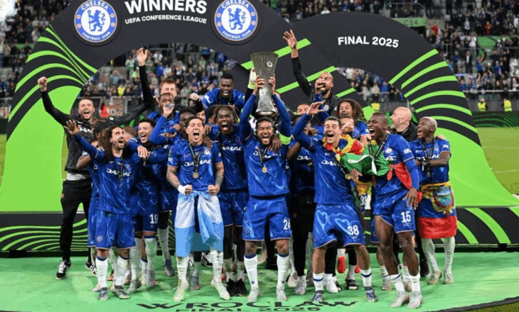 Chelsea përmbys me goleadë Betisin, ngre trofeun e Conference League-s dhe bëhet i pari ekip që fiton kupë të UEFA-s