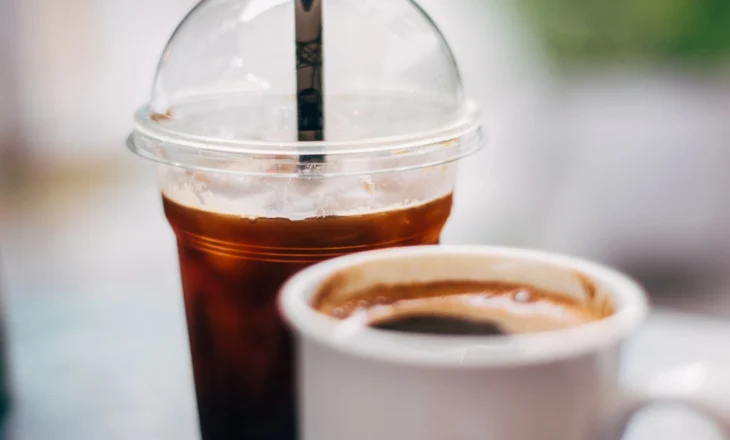 Cila kafe është më e shëndetshme, e nxehtë apo e ftohtë?