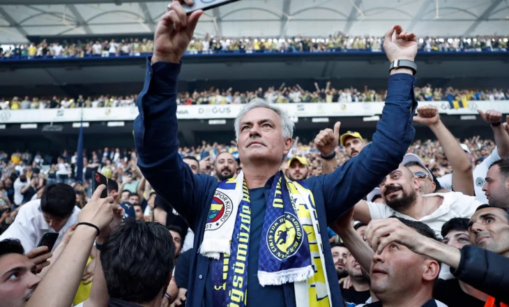 “Çmendet” Mourinho, Fenerbahce i ofron 75 milionë ekipit të Serisë A për sulmuesin e njohur