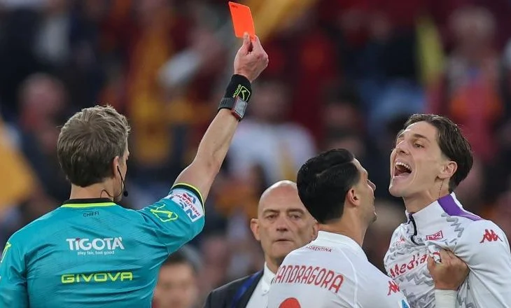 ‘Çmendet’ Zaniolo, godet me grusht një lojtar të Romës në dhomat e zhveshjes