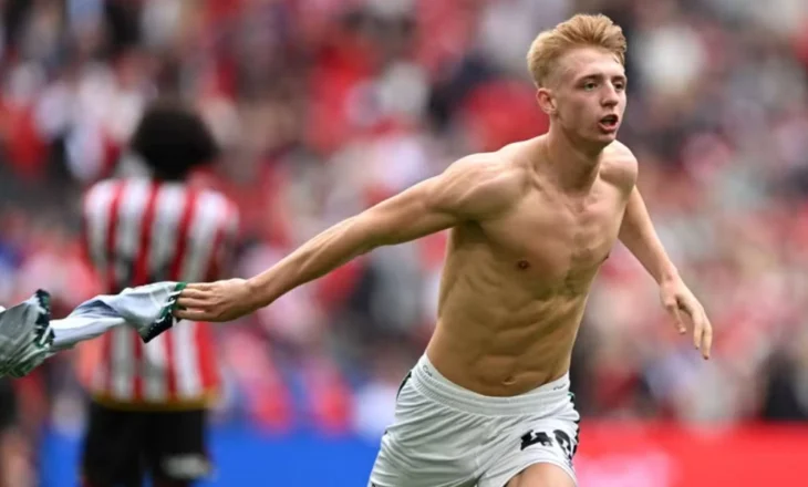 “Çmenduri” në “Wembley”! Sunderland bën përmbysjen e madhe, fiton finale më të shtrenjtë në histori dhe ngjitet në PL