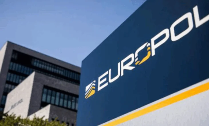 Çmontohet rrjeti i trafikimit të drogës e armëve/ Europol arreston 270 persona