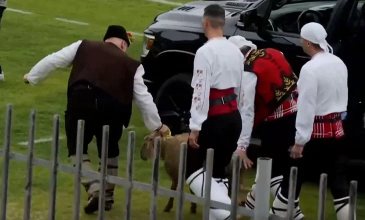 Çudira pa fund me premiot, klubi bullgar i dhuron qengj trajnerit i cili ngjiti ekipin në kategori më lart (VIDEO)