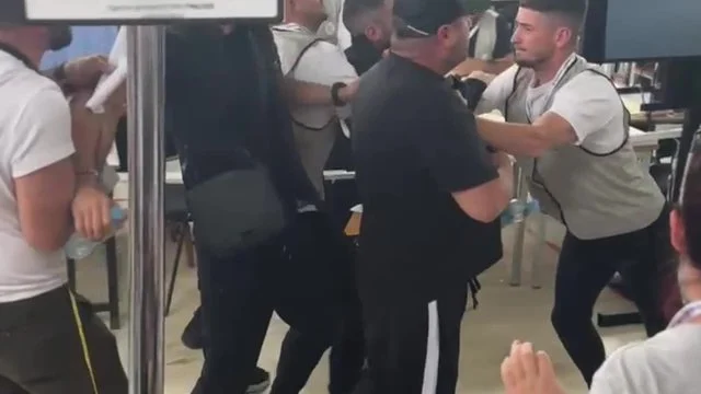 Dalin pamjet, momenti kur vëzhguesi i Ornaldo Rakipit godet kryetarin e KZAZ në Tiranë, ndërpritet numërimi i votave