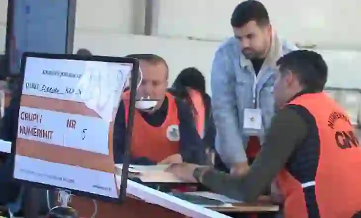 Dalin rezultatet për 12 kutitë e para në Vorë! PS kryeson me 1169 vota, PD me 788 vota! Ja sa marrin partitë e tjera