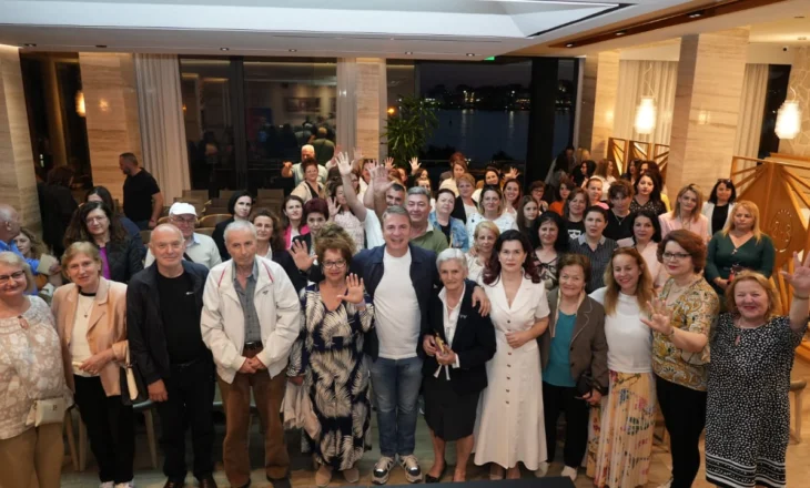Damian Gjiknuri takim me mësues në Sarandë: Ju duhet një deputet që ka dhënë prova se di të ju zgjidhë problemet