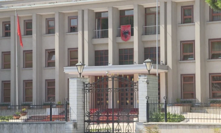 Dekorata apo dekrete, Presidenca shpenzoi 2.3 milionë euro gjatë vitit të shkuar