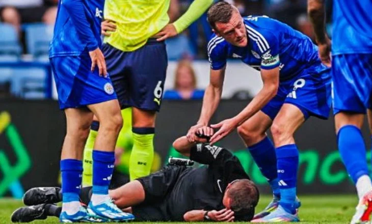 Dëmtohet arbitri në Leicester-Southampton, Jamie Vardy bën gjestin e pazakontë dhe duartrokitet nga gjithë tifozët