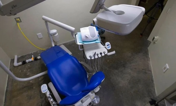 Dentisti arrestohet në Belgjikë për abuzim seksual me të paktën 55 gra