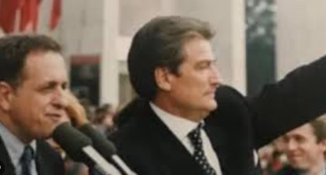 Deputetë nga viti 1991 janë dy nga PD dhe një nga PS. Pra 34 vite, deri më 2029 bëhen 38 vite deputet!