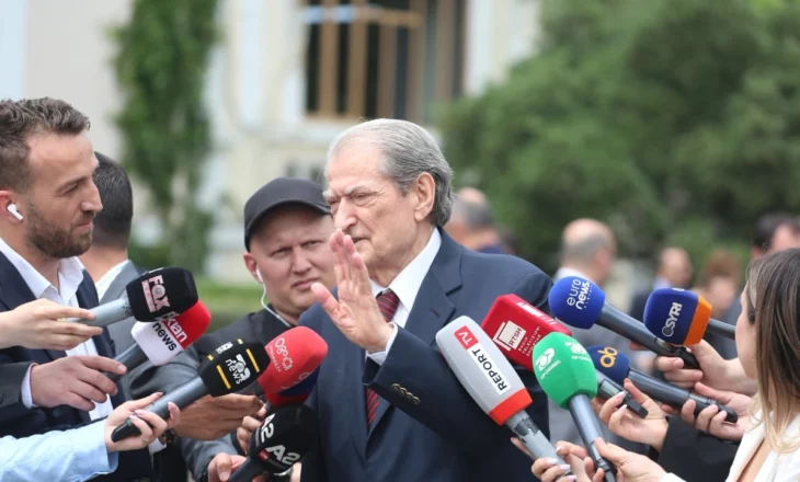 Deputetët në grevë urie për 11 Majin? Ja si përgjigjet Sali Berisha