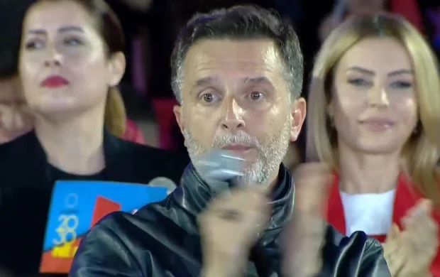 “Deri në frymën e  fundit…”/ Braçe përlot Parkun Olimpik, kujton simpatizantët e ndarë nga jeta së fundmi, socialistët ngrihen në këmbë