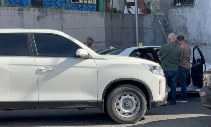 Detaje nga ngjarja e rëndë në Laç/ Pasi fërkuan pasqyrat e makinave, të rinjtë caktuan vendin për t’u sqaruar! Shkëmbimi i zjarrit la pas 1 viktimë dhe 4 të plagosur