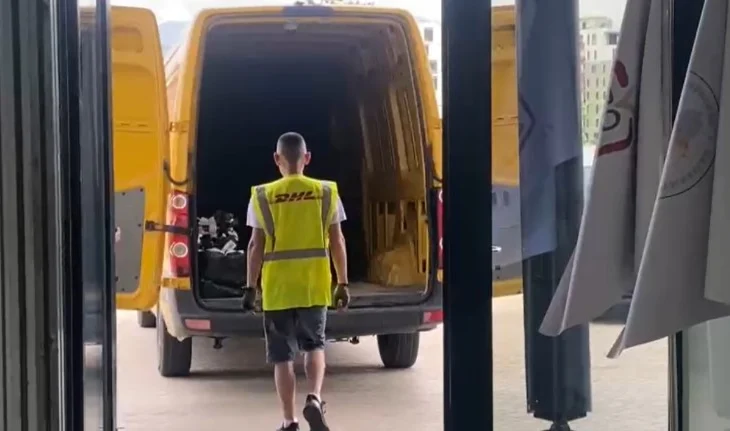 Diaspora sjell 2784 zarfe me vota, ngarkesa mbërrin në QV