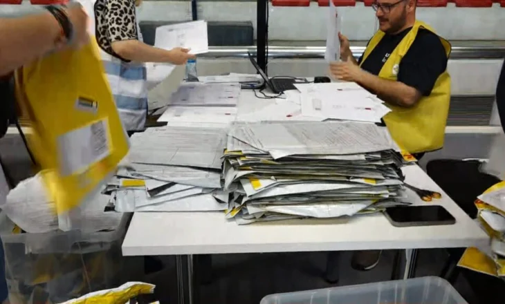 Diaspora voton për herë të parë, zarfet do të hapen kur të nisë numërimi për çdo qark