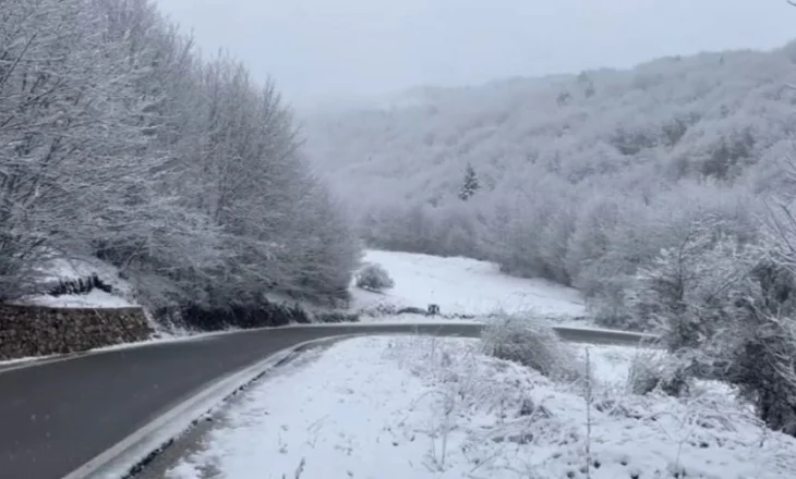 Dimër në pranverë! Zbardhet Thethi, rikthehen reshjet e borës në veri