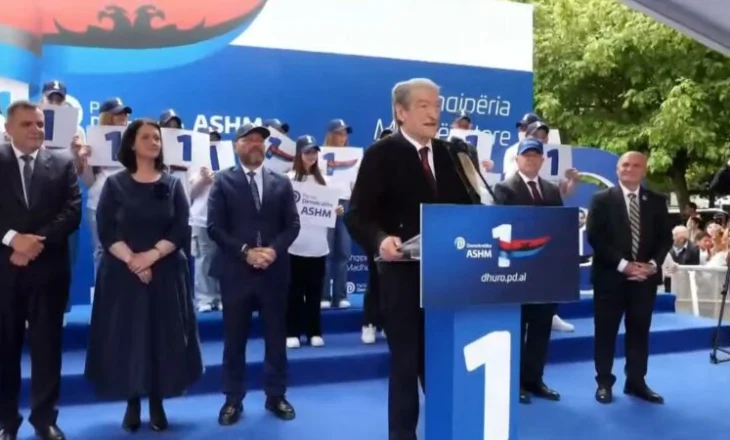 Dita e Dëshmorëve/ Berisha, 1 minutë heshtje në Burrel: Do u kthejmë dinjitetin