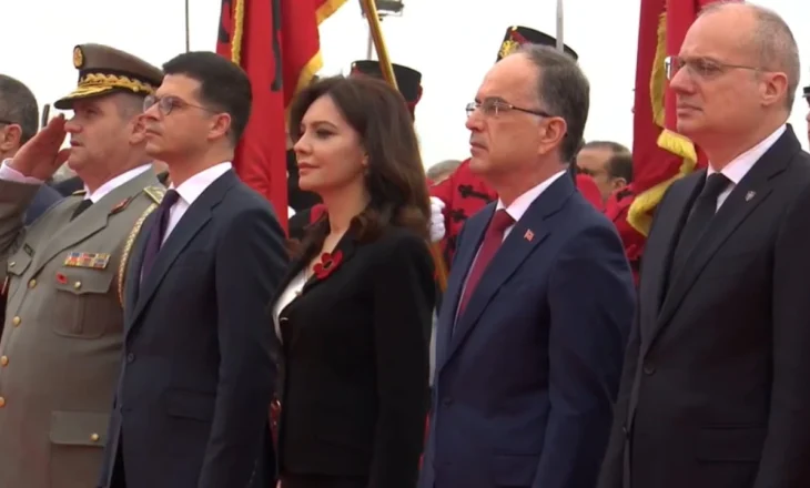 Dita e Dëshmorëve të Kombit, krerët e shtetit homazhe në “Varrezat e Dëshmorëve”