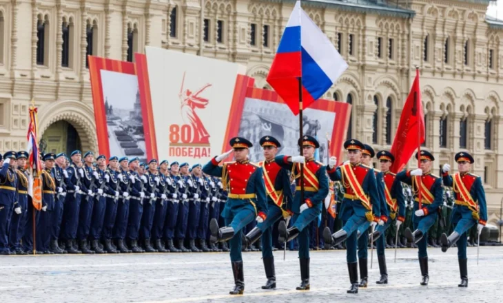 Dita e Fitores, Putin “i tregon dhëmbët Perëndimit”: Show force me paradë ushtarake!