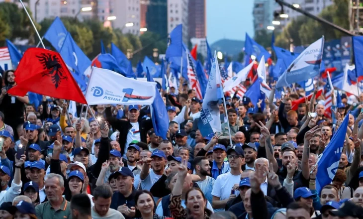 Dita e fundit e fushatës/ Mbahet takimi përmbyllës i PD në Tiranë, kryedemokrati Berisha shoqërohet nga LaCivita