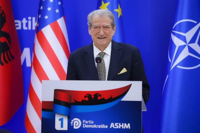 “Do analizojmë defektet e brendshme”/ Berisha: Gjatë fushatës drejtuesit politikë pinin kafe te lokali i PD