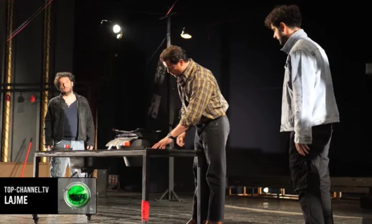 Drama tronditëse në teatrin “Migjeni”/ “Kërkoj vrasës për nënën”, një thirrje për reflektim që sfidon audiencën