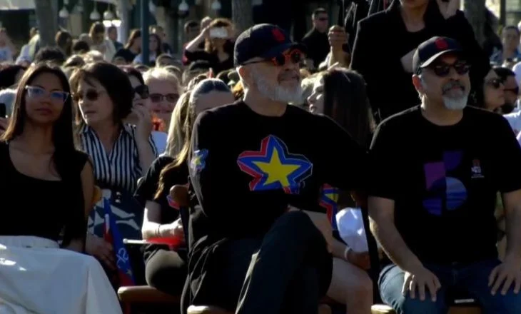 “Drejt finishit, për Shqipërinë në BE”/ Rama vijon fushatën në Sarandë, pritet me këngë polifonike