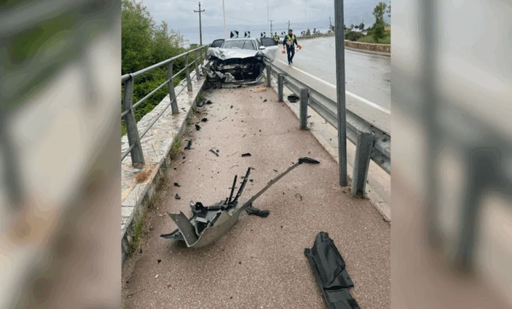 Drejtuesi i mjetit humb kontrollin dhe përplaset me trafikndarësin