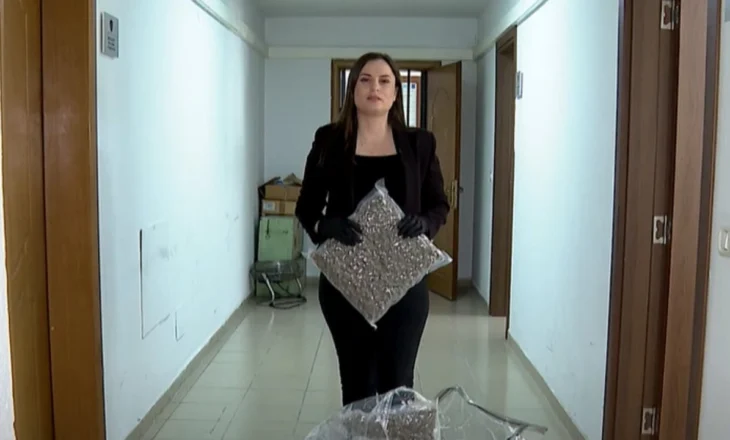 Drogë me postë! Kapet valixhja me 19 kilogramë hashash, ishte nisur nga Tailanda në Tiranë