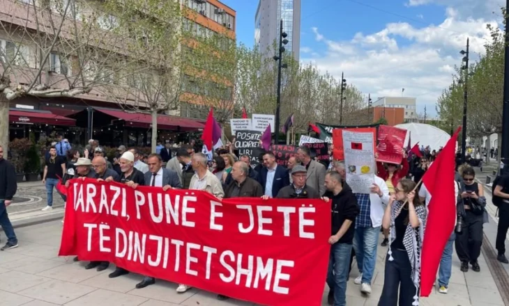 “Duam pagë dinjitoze”, 1 maji pritet me protesta në Kosovë, po në Shqipëri çfarë ndodhi?